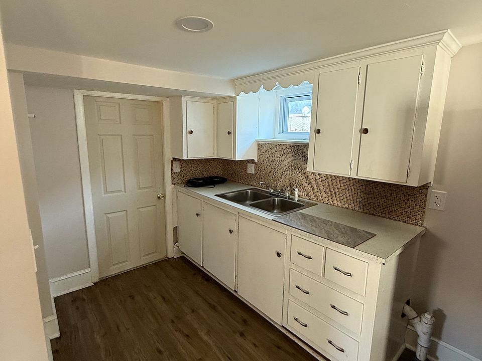1st image of 8 Hubbard St