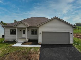 8579 Blue River Rd, Rockford, IL 61107