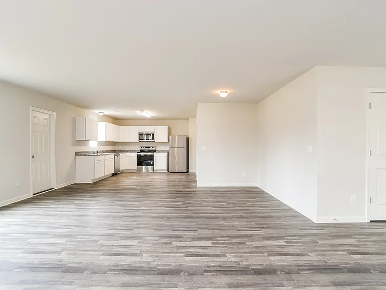 4027 Lake Russell Dr — Photo 5