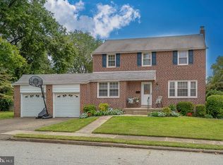 34 Schoolhouse Ln, Broomall, PA 19008