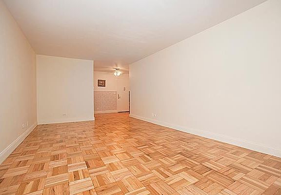 2nd image of 200 E 27th St APT 2P