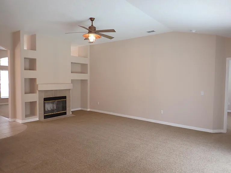 132 Berkshire Ln — Photo 6