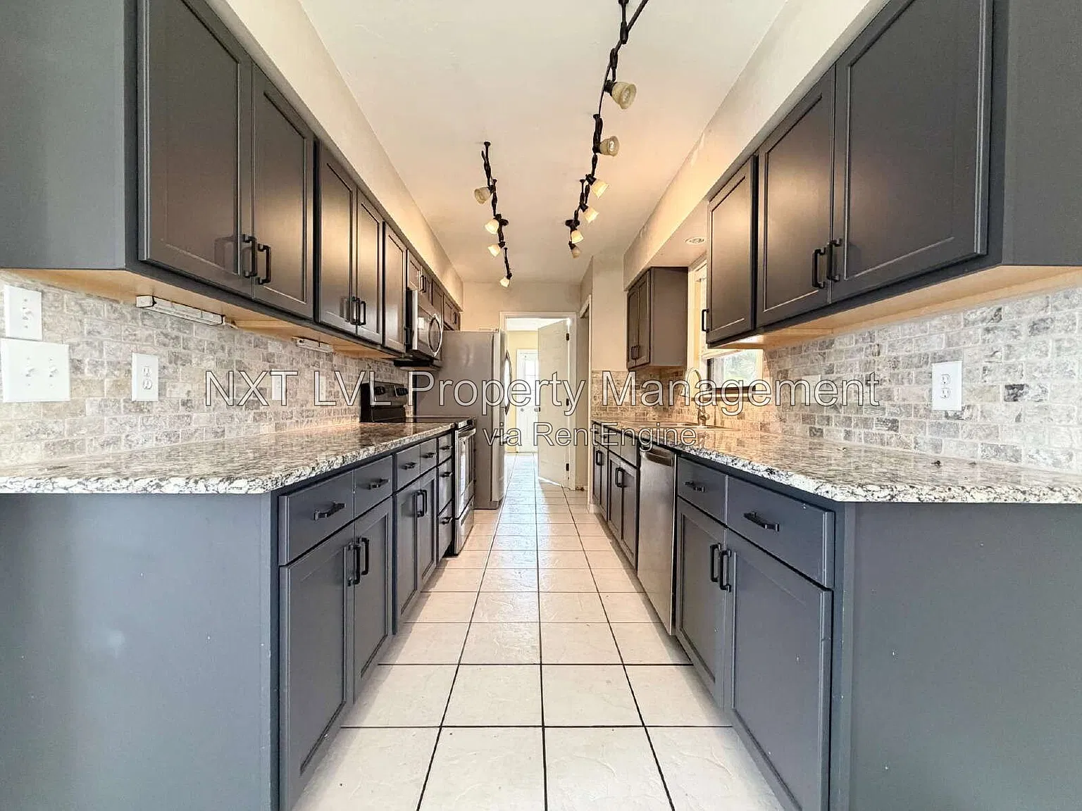 2 bed, 2.0 bath, 946 sqft, $1,895 — Photo 4