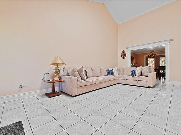 2nd image of 910 Avenue J