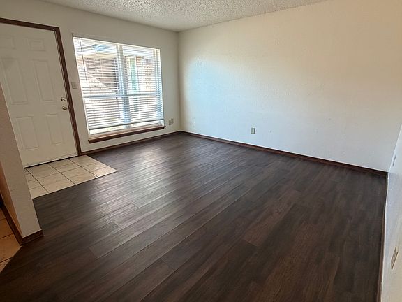2nd image of 221 Bull Run St APT D