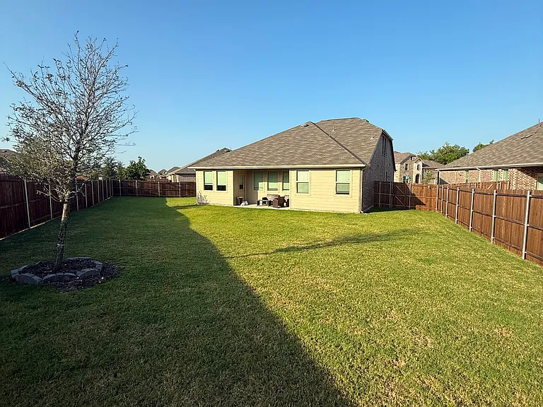 8432 Butterfly Ln — Photo 3