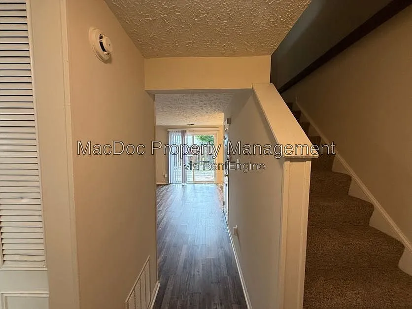 3 bed, 1.0 bath, $2,145 — Photo 3