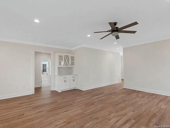 4th image of 911 N Lake Ct