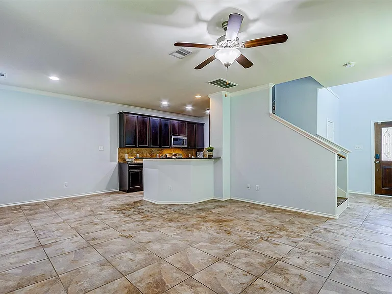 6451 Calgary Woods Ln — Photo 11