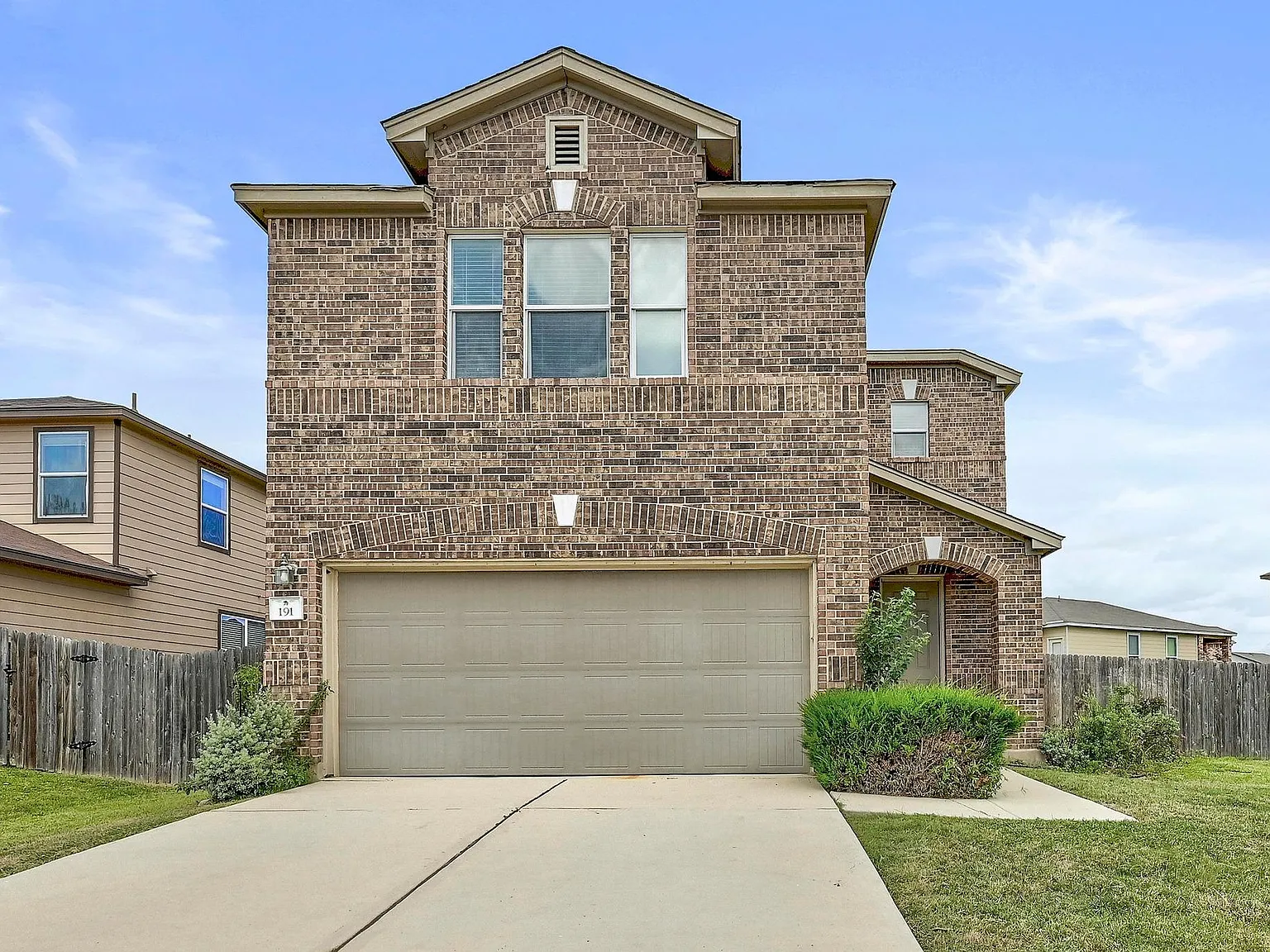 3 bed, 2.5 bath, 1964 sqft, $1,850 — Photo 1