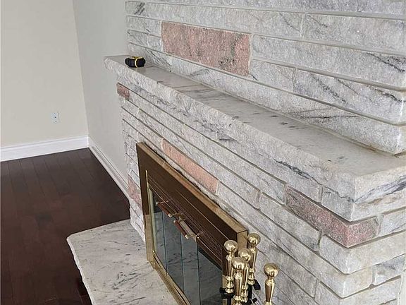 4th image of 12 Clarinda Dr