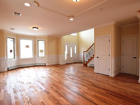4th image of 64 Seaview Ave