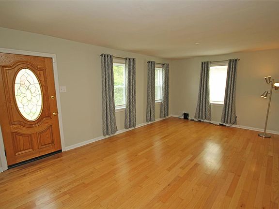3rd image of 304 Midway Ave