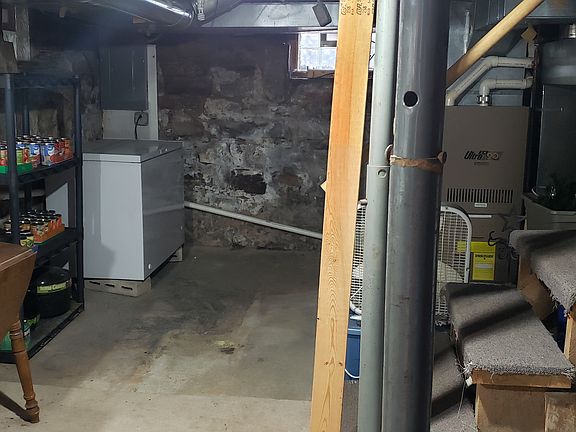 4th image of 66 Maine St