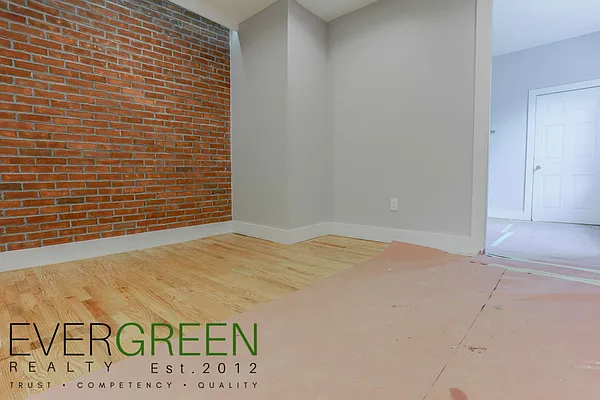 Rented by Evergreen Apartments BK | media 10
