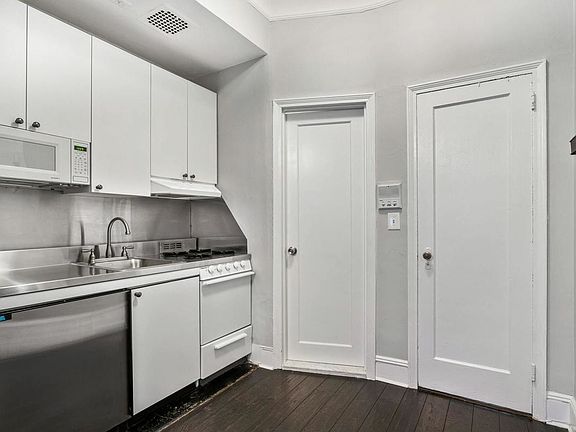 3rd image of 237 E 54th St APT 1A