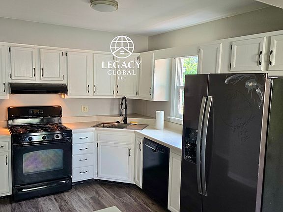 3rd image of 2156 Maxwell Ave