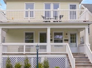 1095 Lakepointe St #1, Grosse Pointe, MI 48230