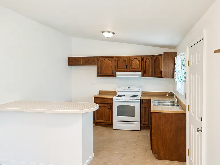 1105 Lakewood Rd — Photo 6