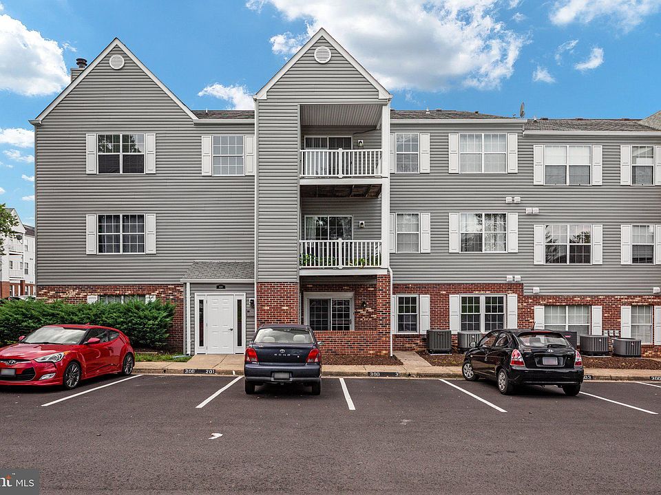 1st image of 300 Grosvenor Ln #232