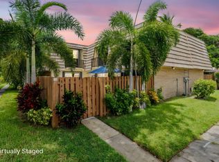 844 Springdale Cir, Palm Springs, FL 33461