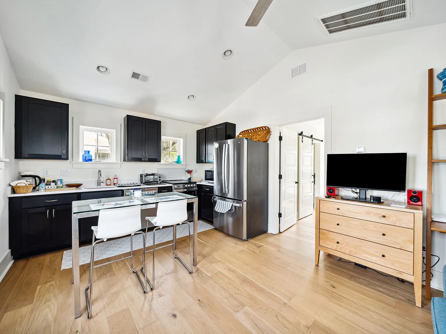 1 bed, 414 sqft, $3,500 — Photo 3