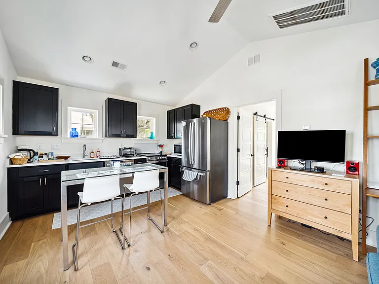 8308 Jack Island Dr — Photo 3