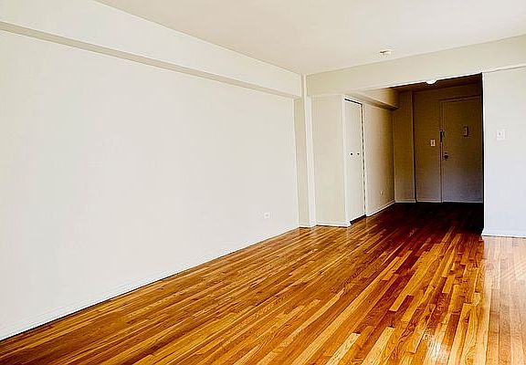 3rd image of 320 W 56th St APT 4B