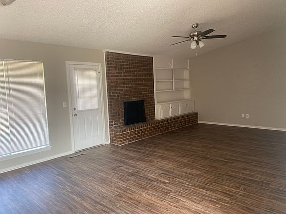 3rd image of 12501 Springwood Dr