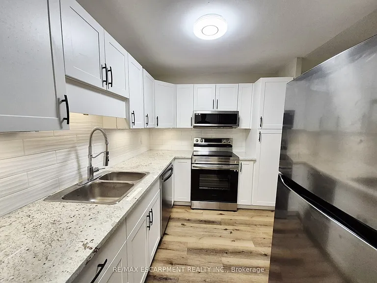421 Fairview Dr #105 — Photo 7