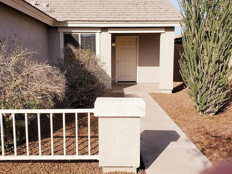 2514 S 110th Dr — Photo 2