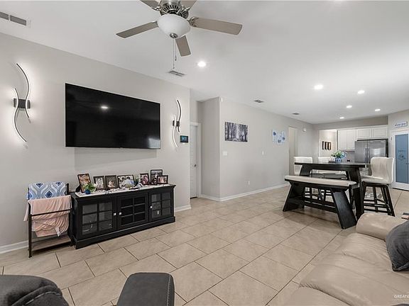 4th image of 2017 Grove Ln