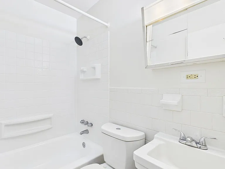 Forest Square Apartments — Photo 8