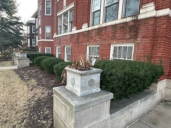 3rd image of 125 W Washington Blvd #3