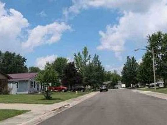 Exterior Neighborhood (street photo)