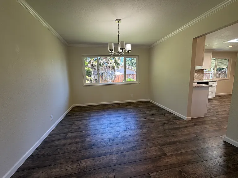 5039 Blackbird Way — Photo 3