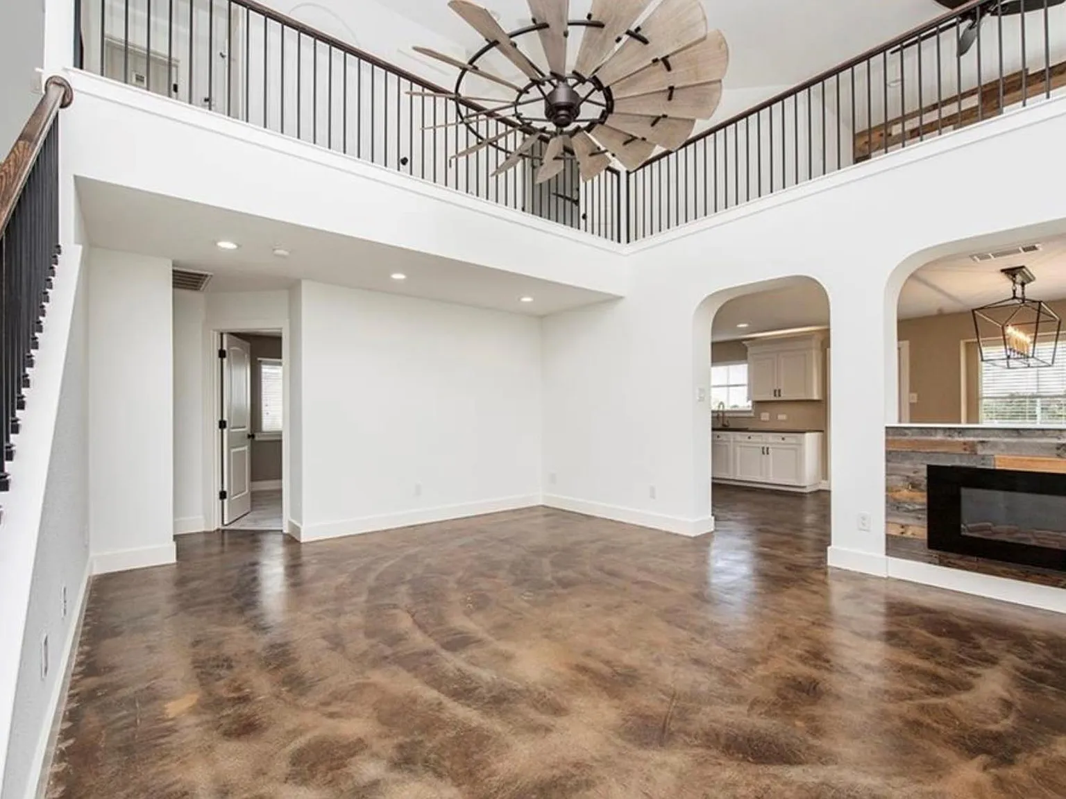 4 bed, 3.0 bath, 2161 sqft, $2,550 — Photo 3