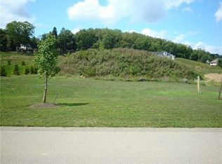 2626 Rossmoor Dr, Pittsburgh, PA 15241