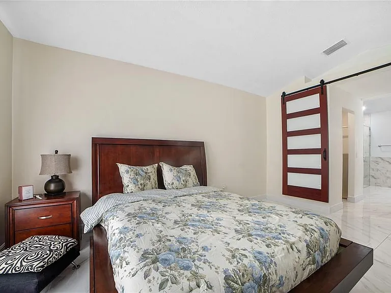 201 Great Yarmouth Ct — Photo 10