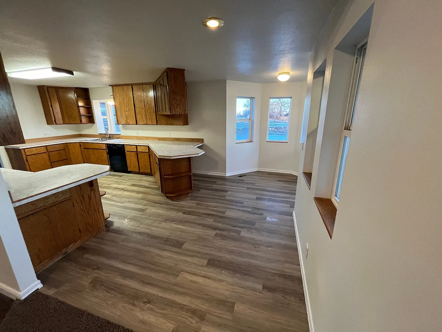 4 bed, 2.0 bath, 2939 sqft, $2,695 — Photo 3