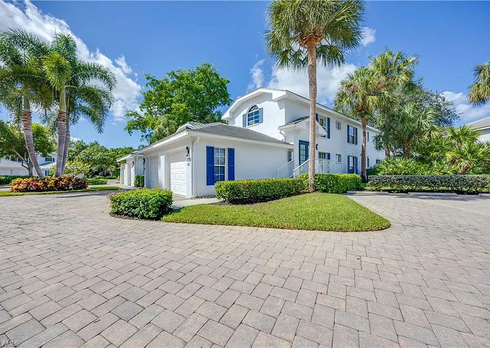 7050 Barrington Cir #202