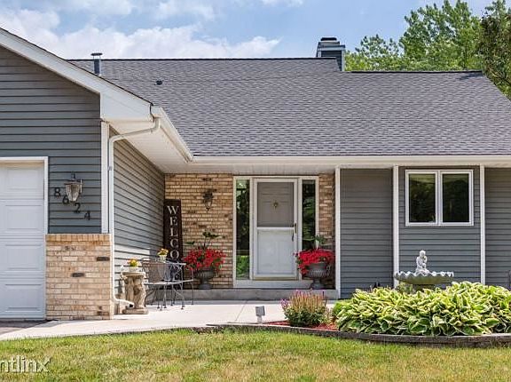 3rd image of 8624R Chanhassen Hills Dr N