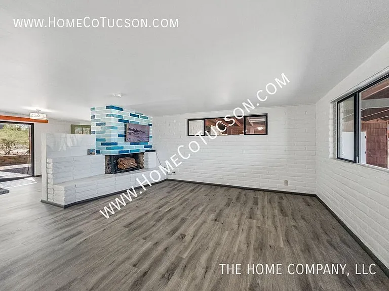 120 E Magee Rd — Photo 6