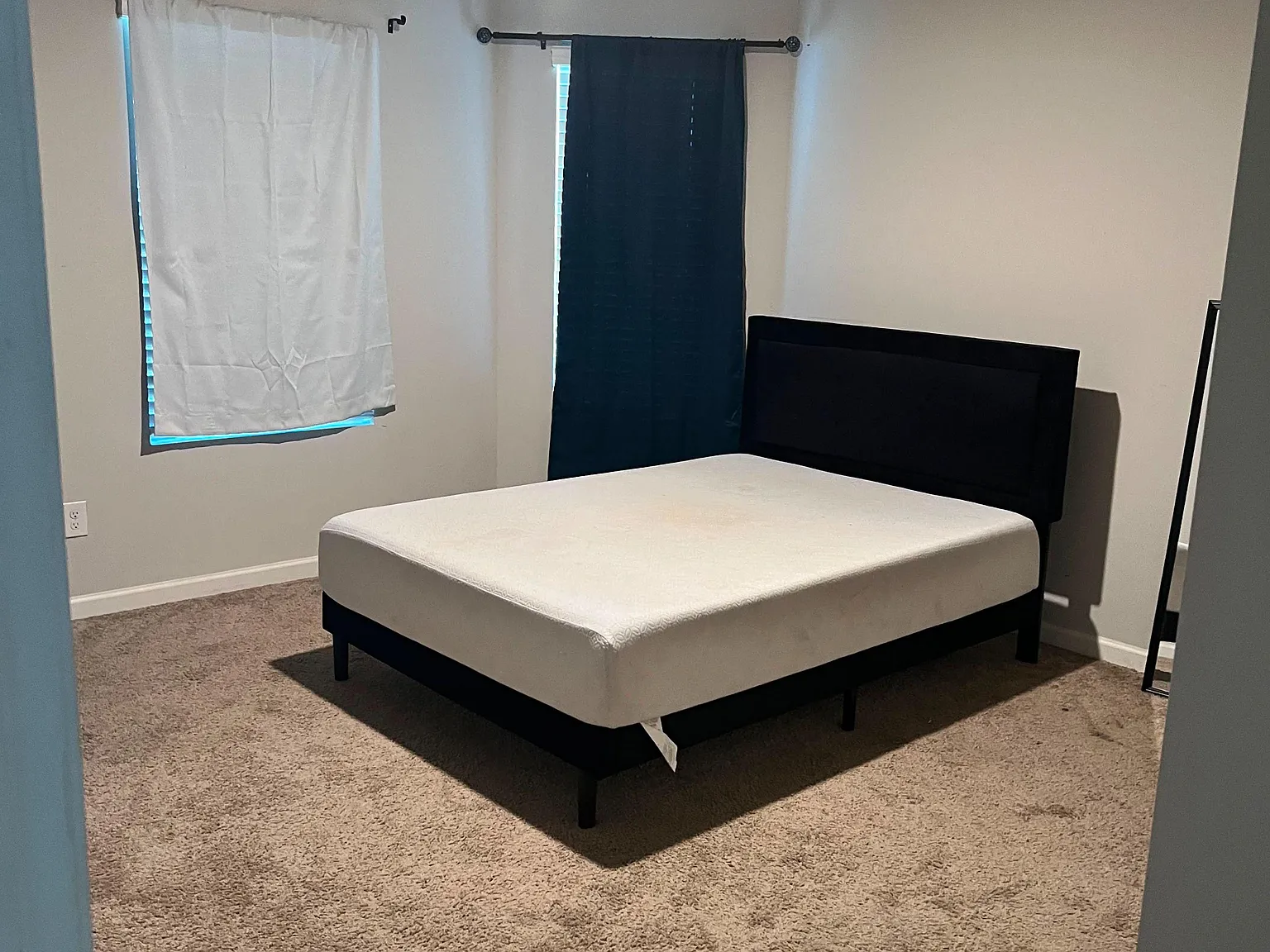 4 bed, 2.0 bath, 3000 sqft, $1,048 — Photo 3