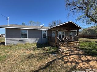 760 N Graytown Rd, Saint Hedwig, TX 78152