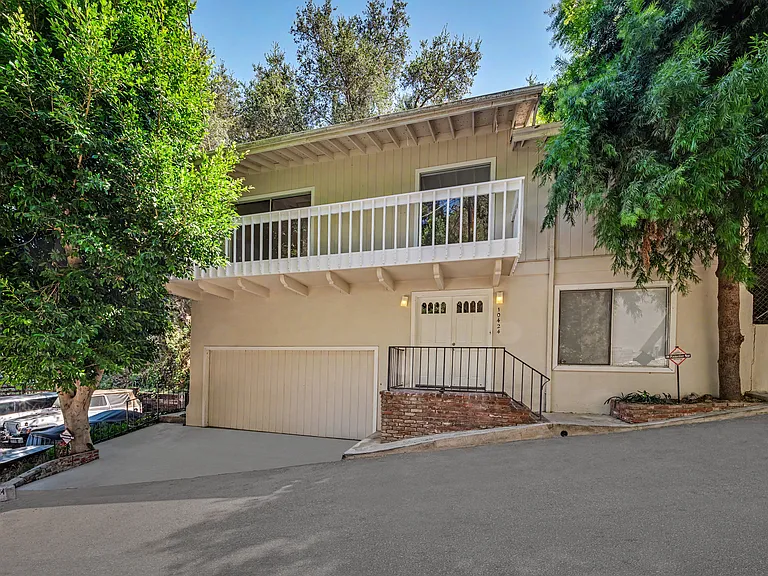 10424 Oletha Ln — Photo 3