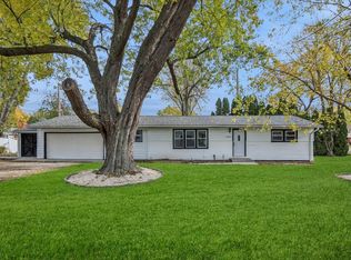 2004 Central St, McHenry, IL 60050