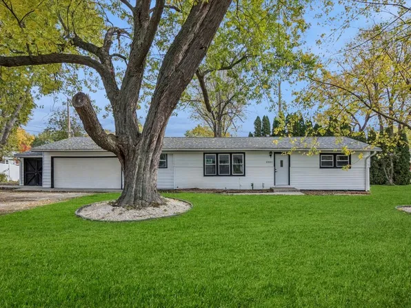 2004 Central St, McHenry, IL 60050