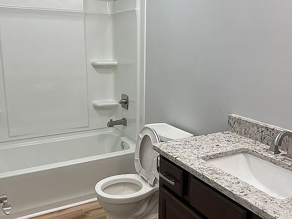 3rd image of 1507 Highlands Dr