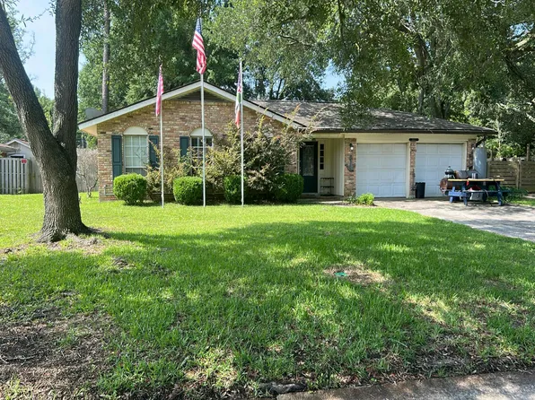 1027 Del Norte Cir, Pascagoula, MS 39581